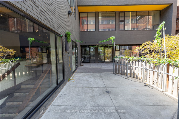 374-376 Bathurst St, Toronto