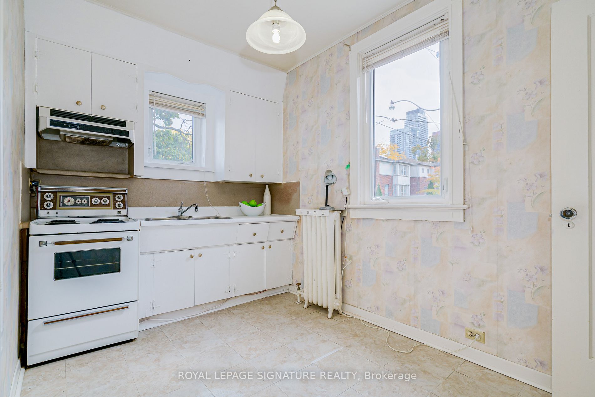 33 Castlefield Avenue