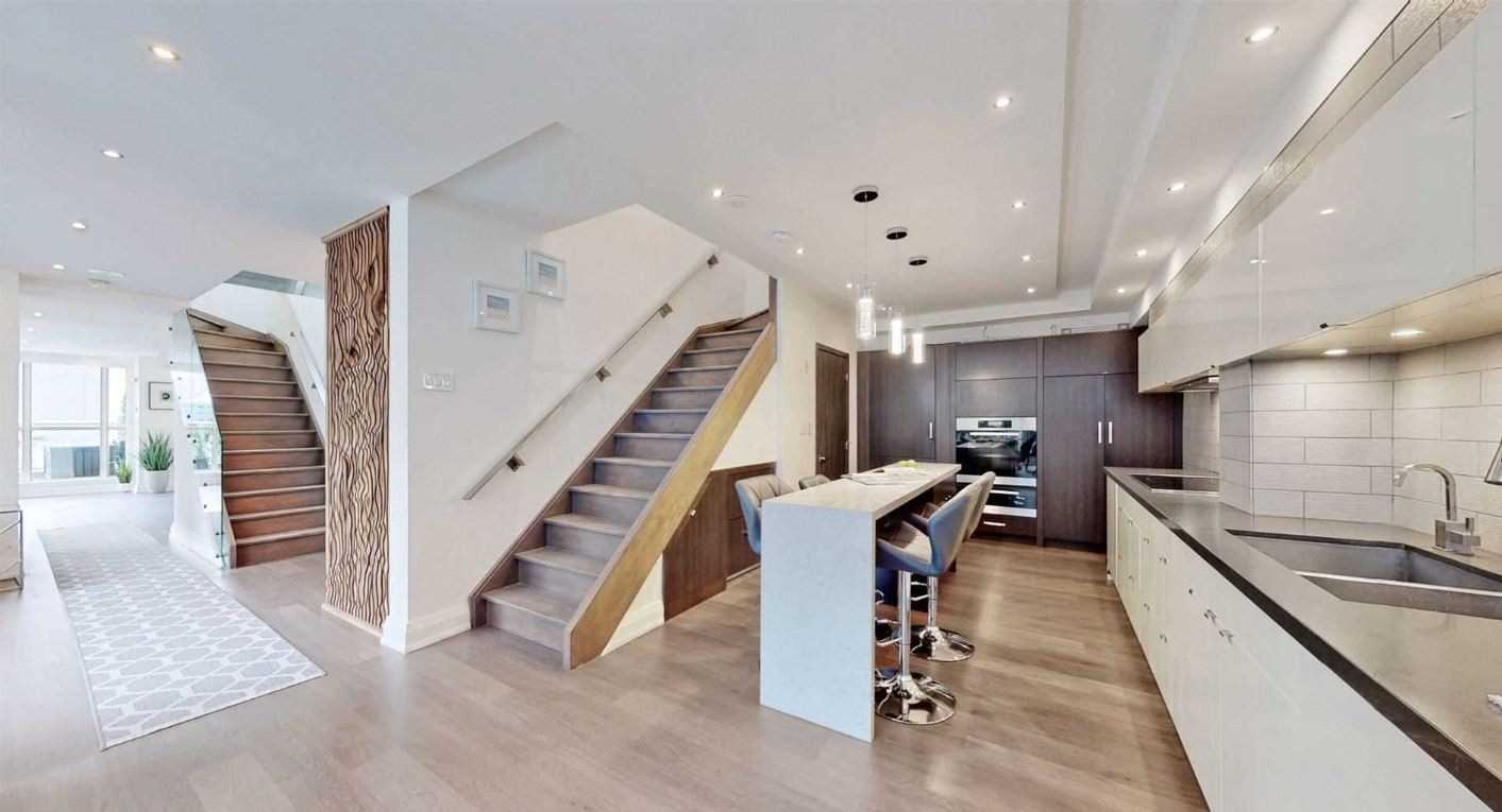 36 Blue Jays Way, #711 712
