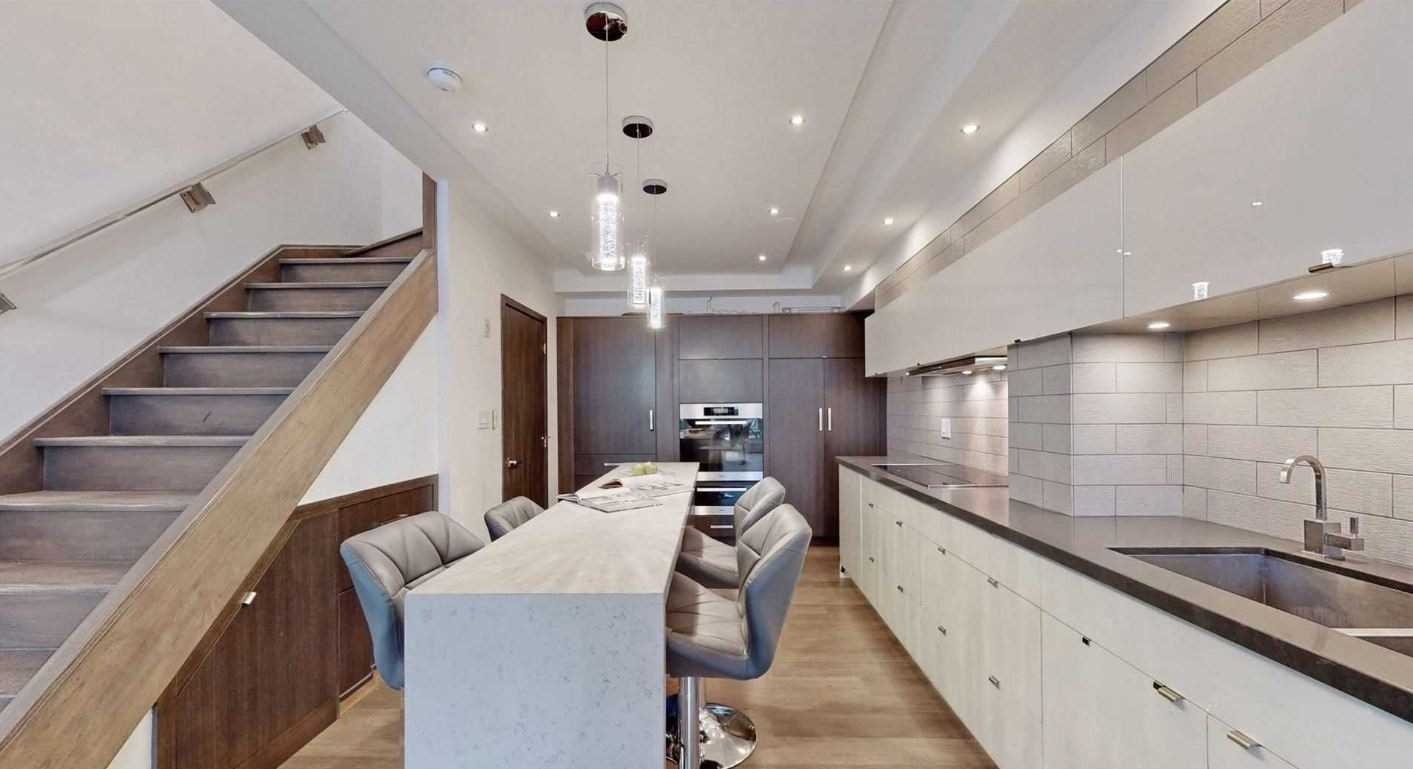 36 Blue Jays Way, #711 712