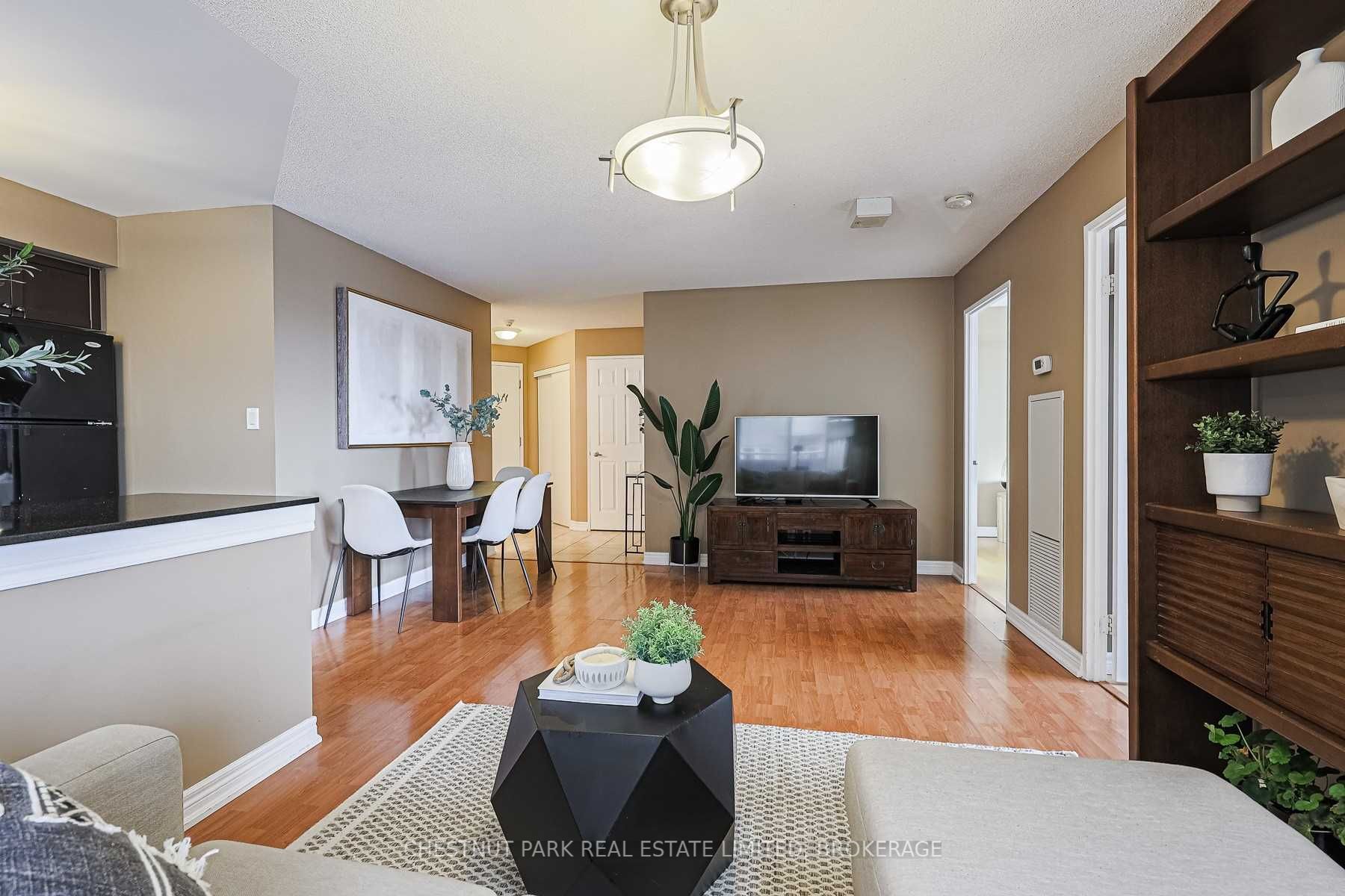 Listing C5969899 - Large Photo # 10