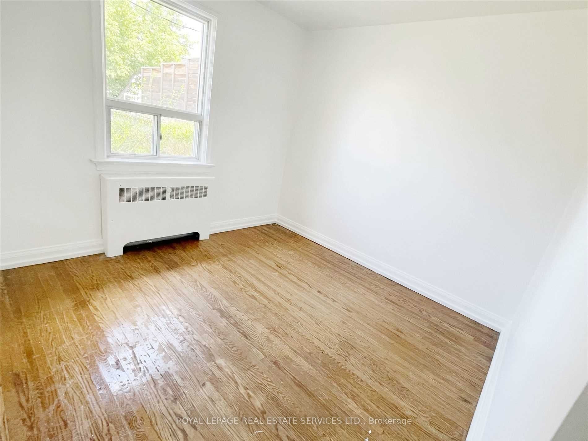 198 Dunblaine Ave