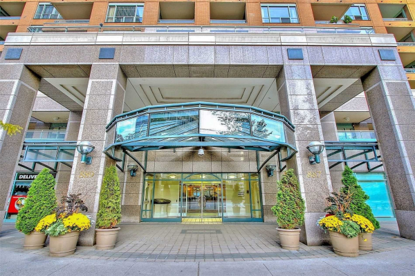 887 Bay St, Toronto