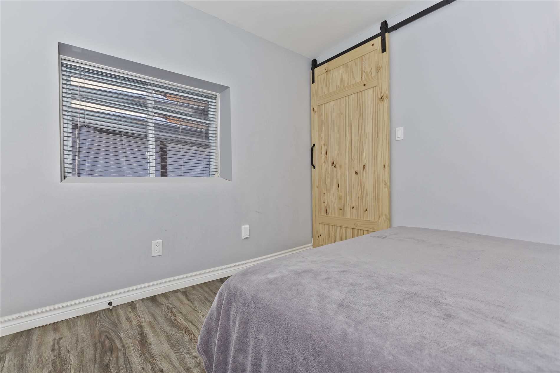 Listing C5970905 - Large Photo # 10