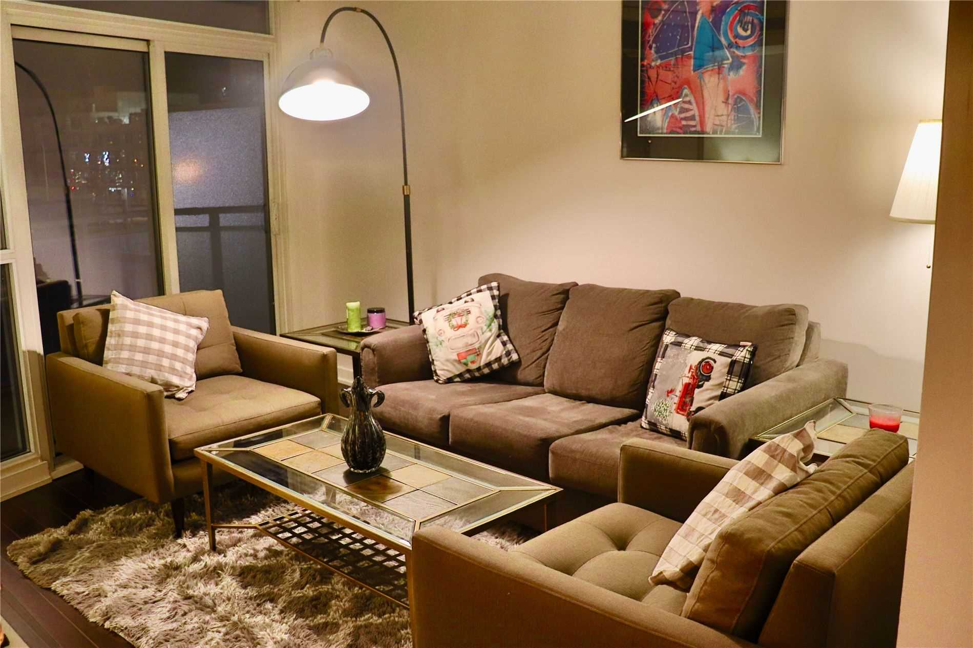 38 Dan Leckie Way, #909