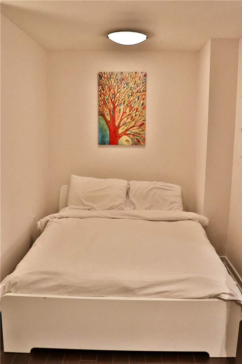 38 Dan Leckie Way, #909