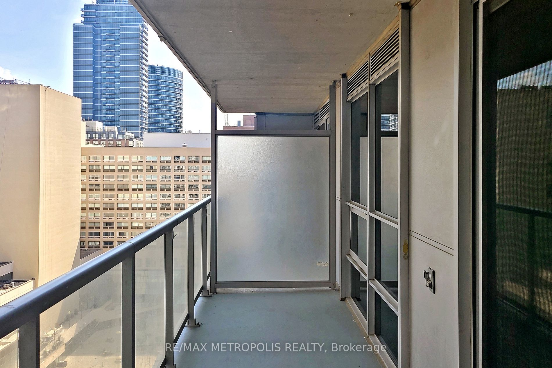 761 Bay St, #1414