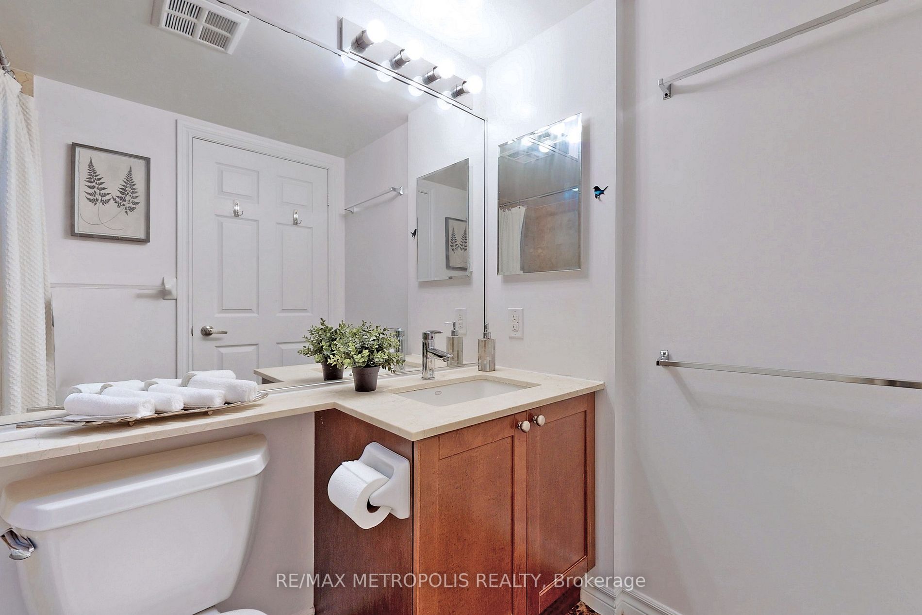 761 Bay St, #1414