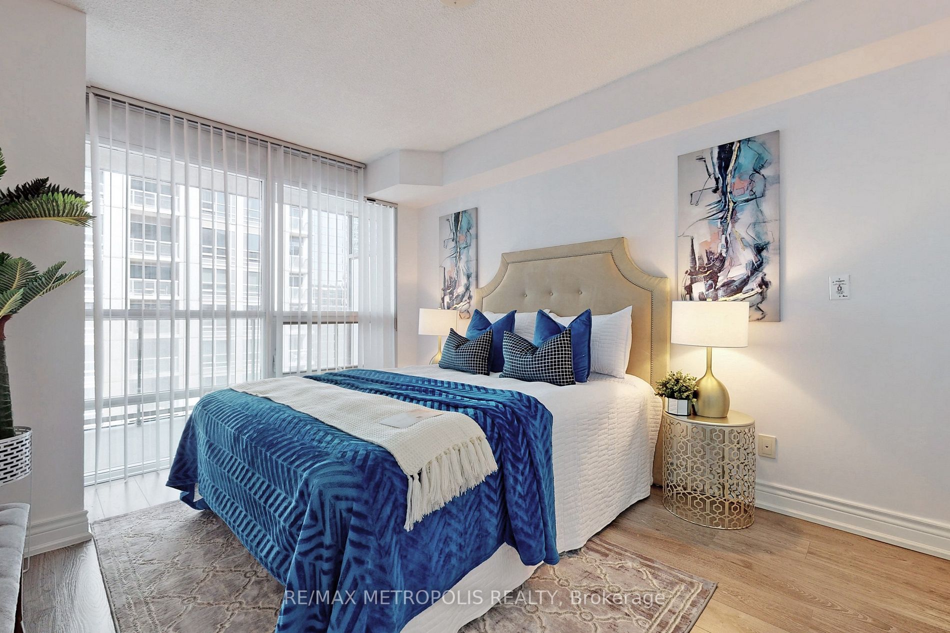 761 Bay St, #1414