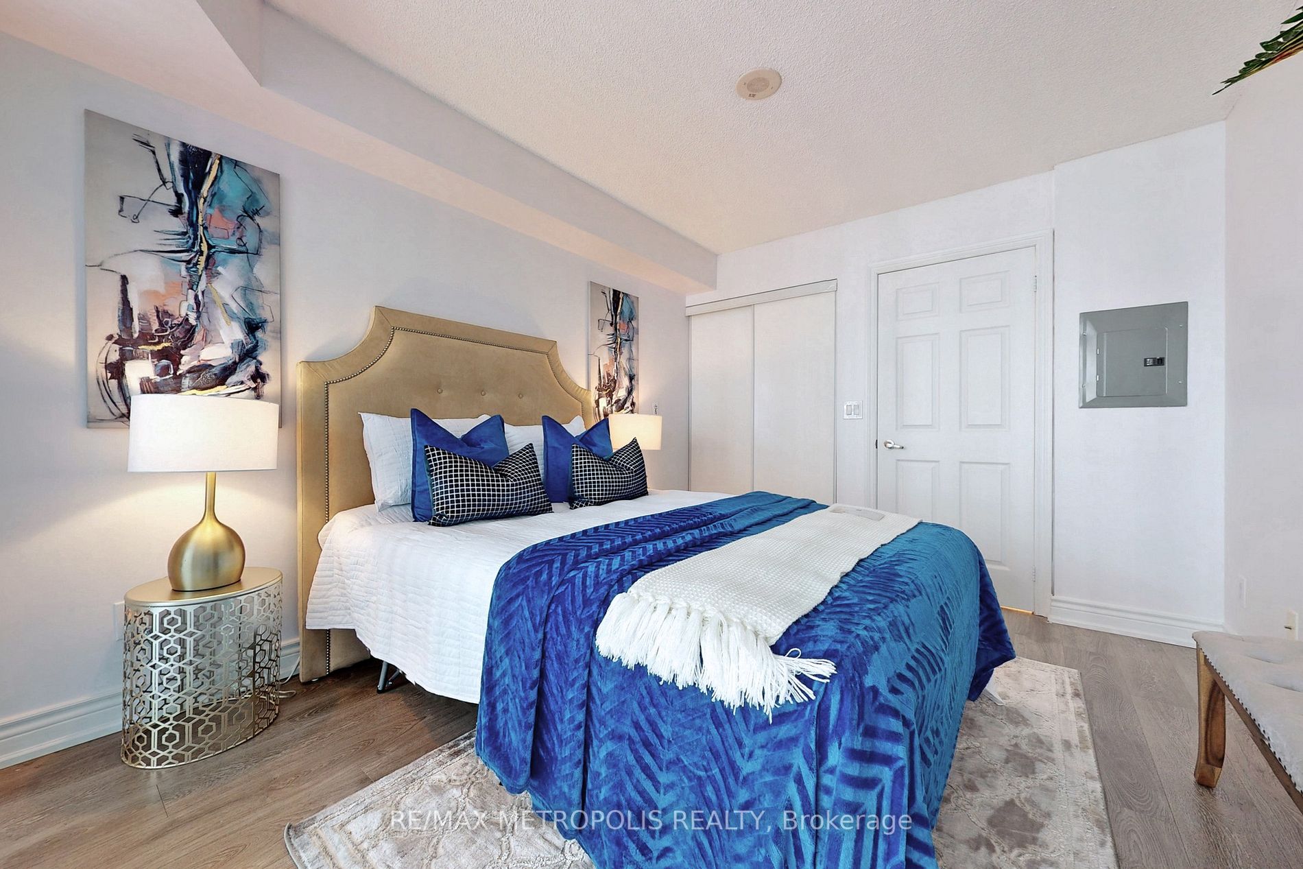 761 Bay St, #1414