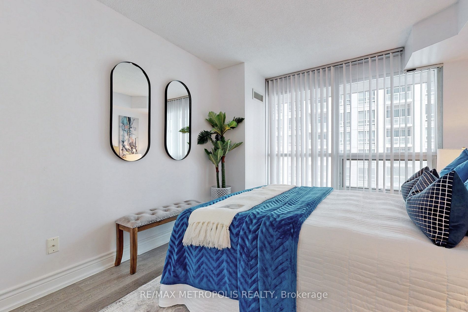 761 Bay St, #1414