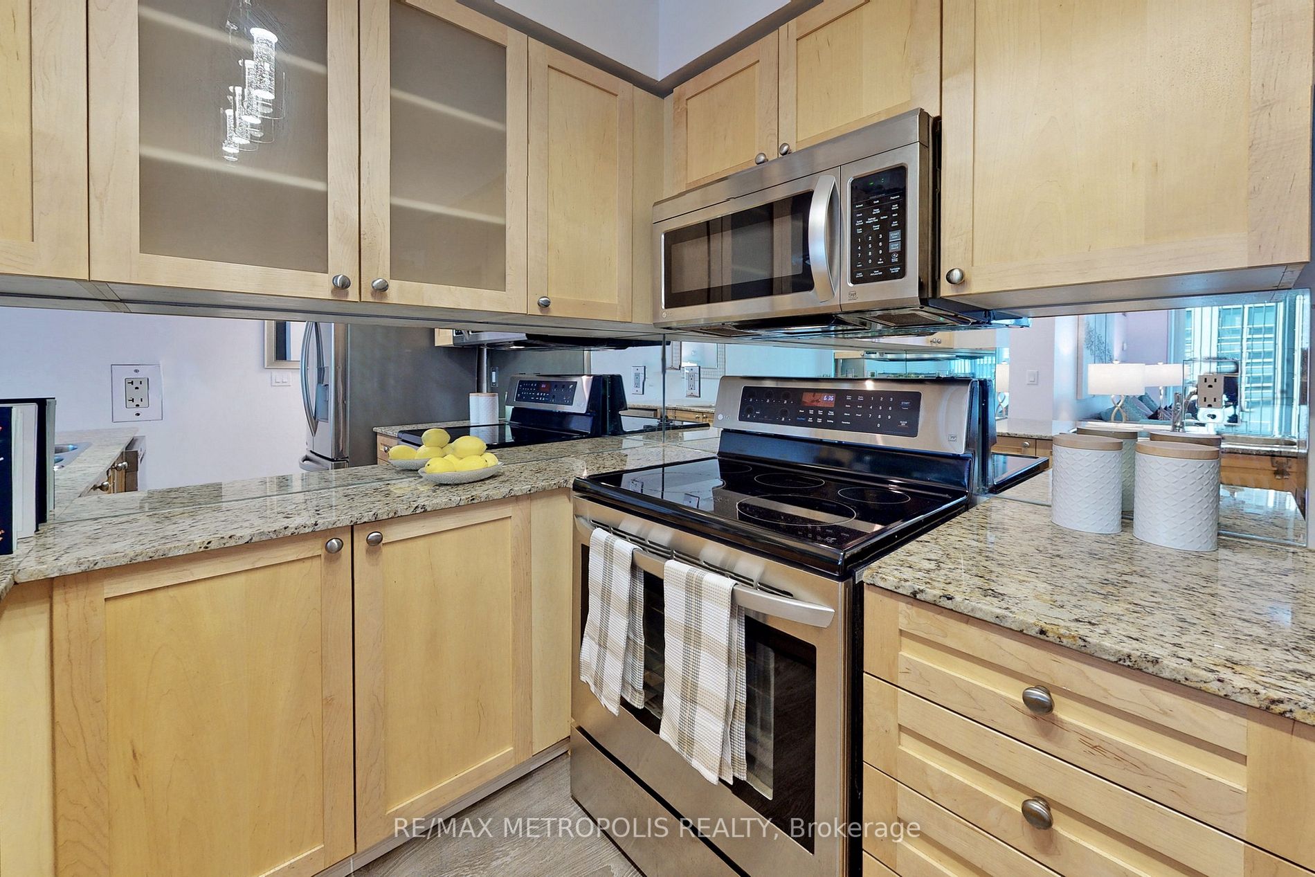 761 Bay St, #1414