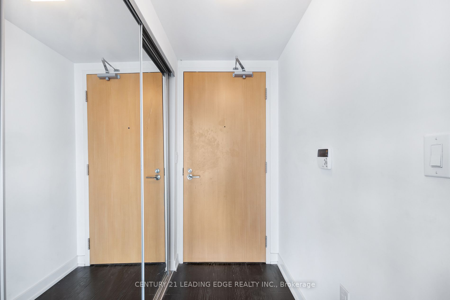 11 Wellesley St W, #4711