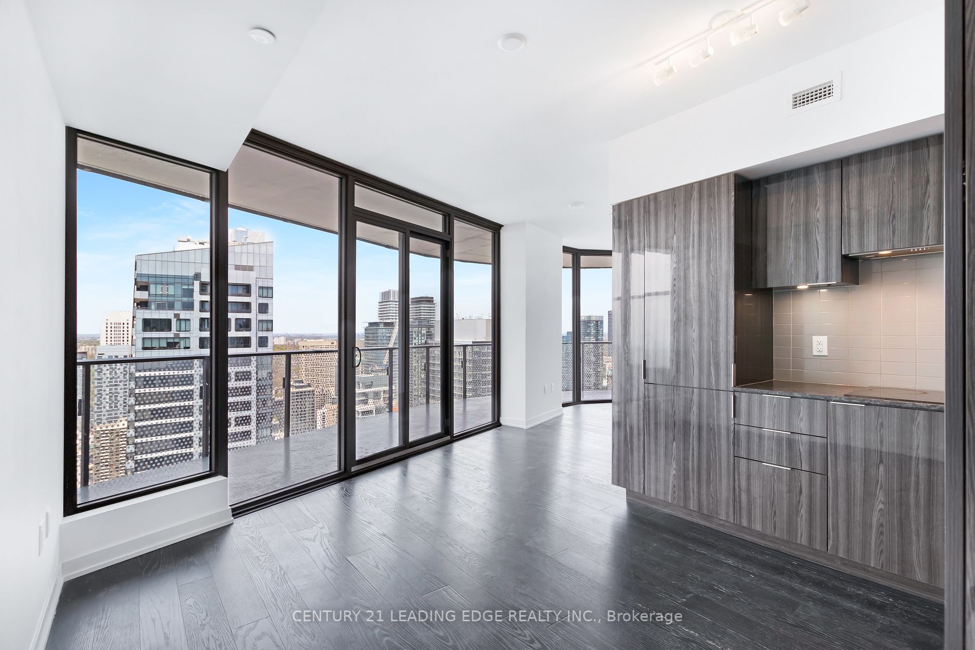 11 Wellesley St W, #4711
