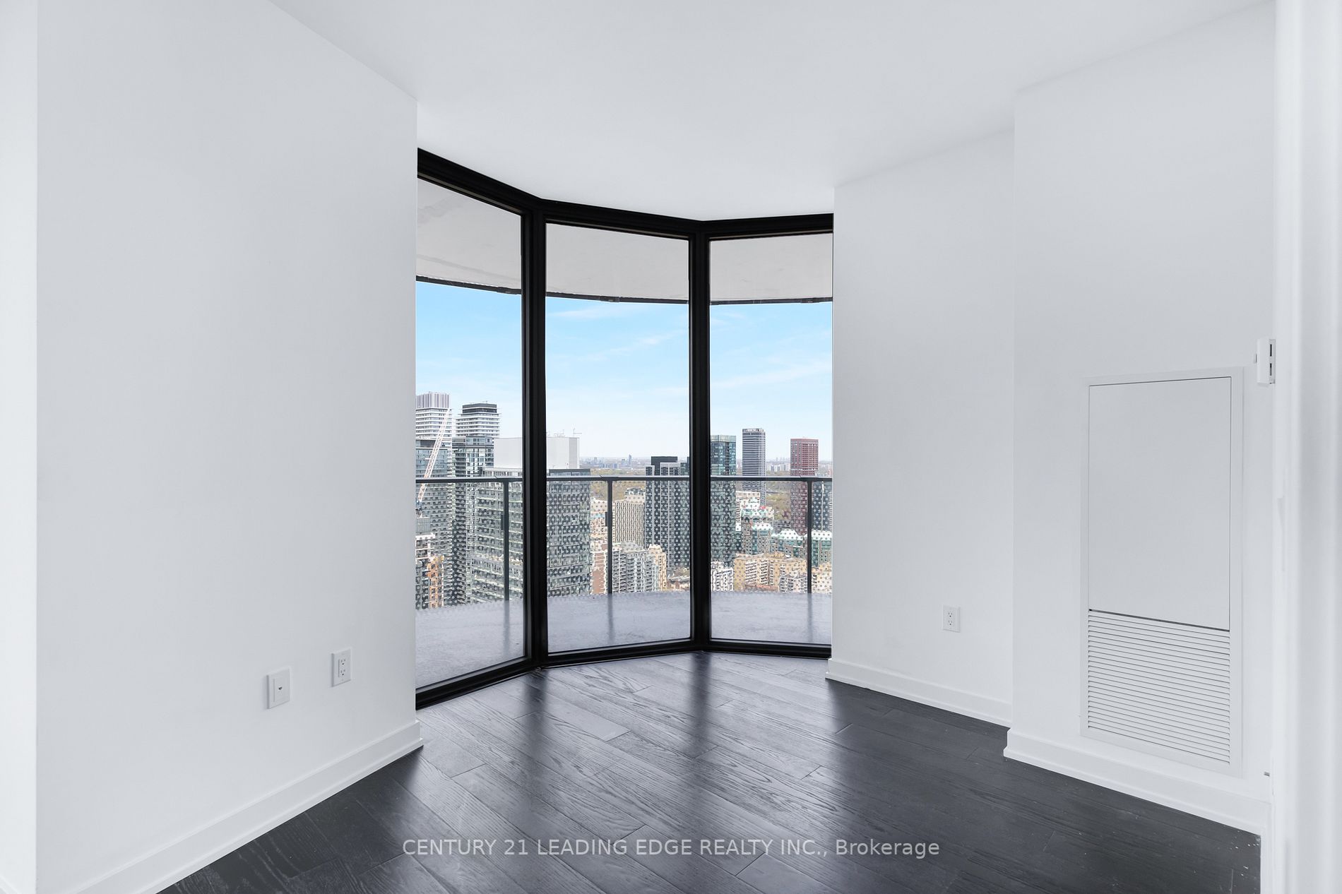 11 Wellesley St W, #4711