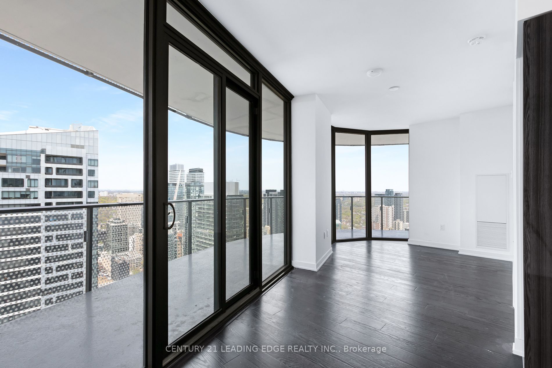 11 Wellesley St W, #4711