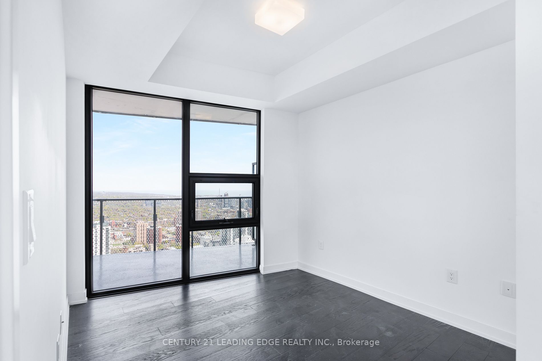 11 Wellesley St W, #4711