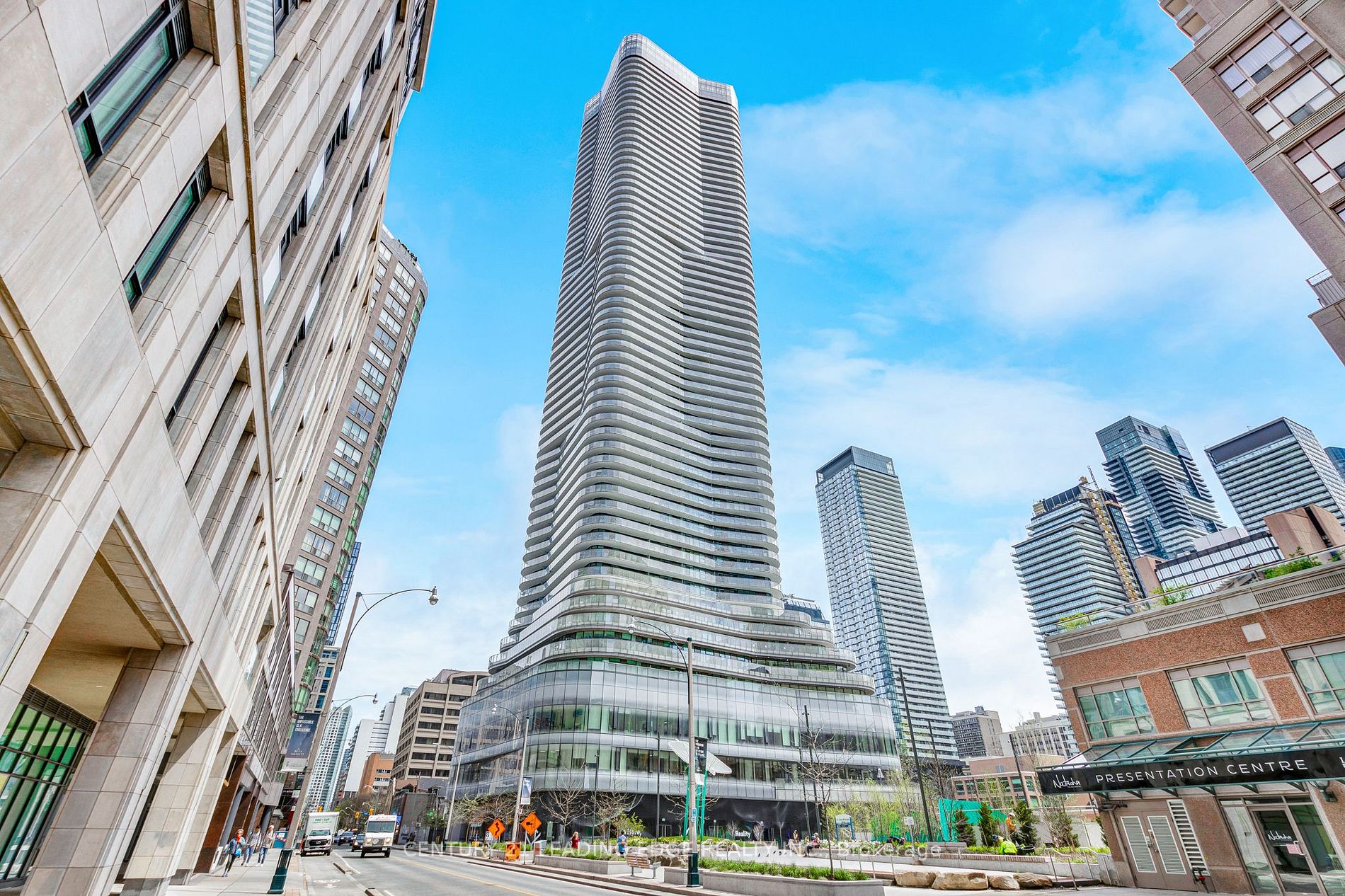 11 Wellesley St W, #4711