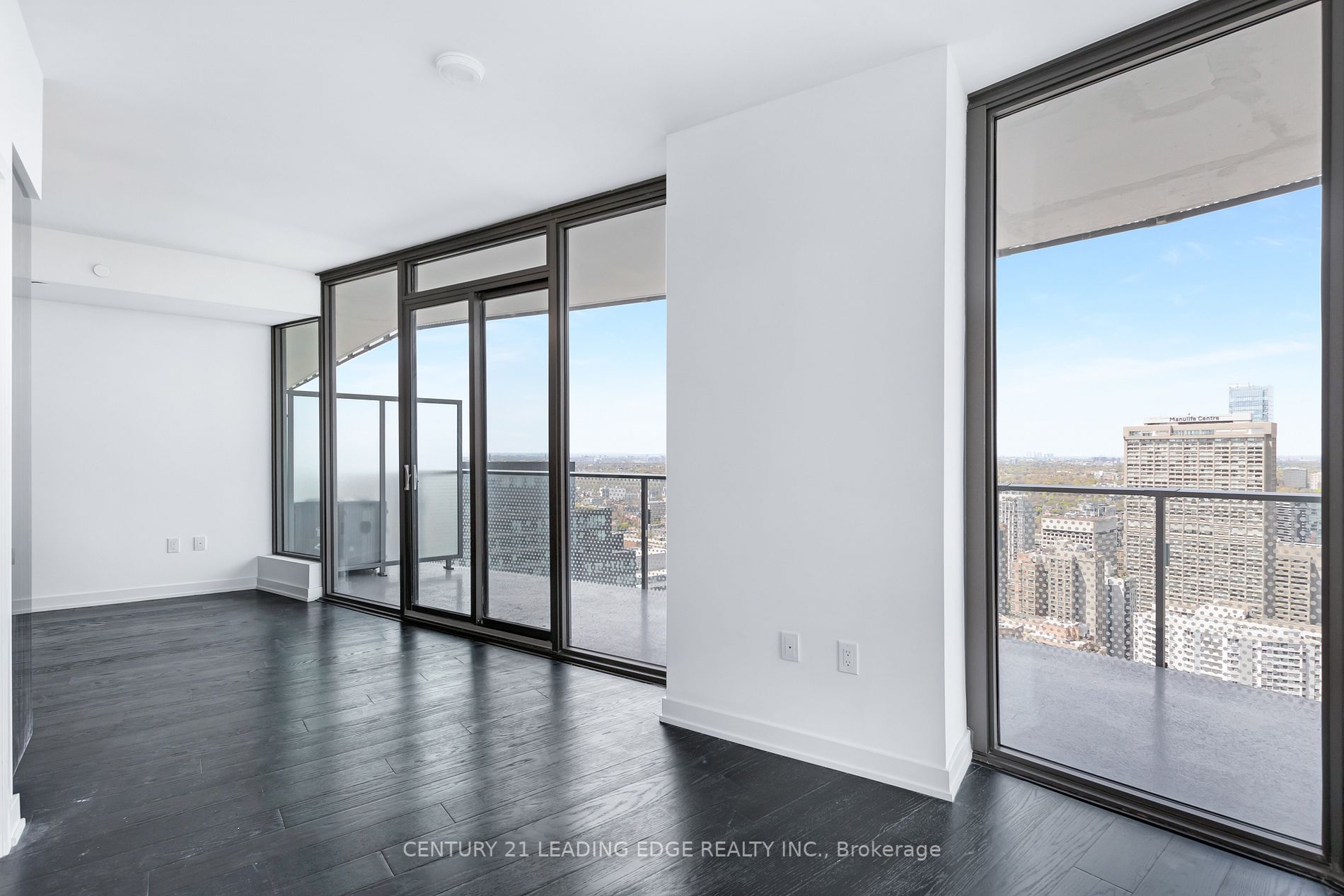 11 Wellesley St W, #4711