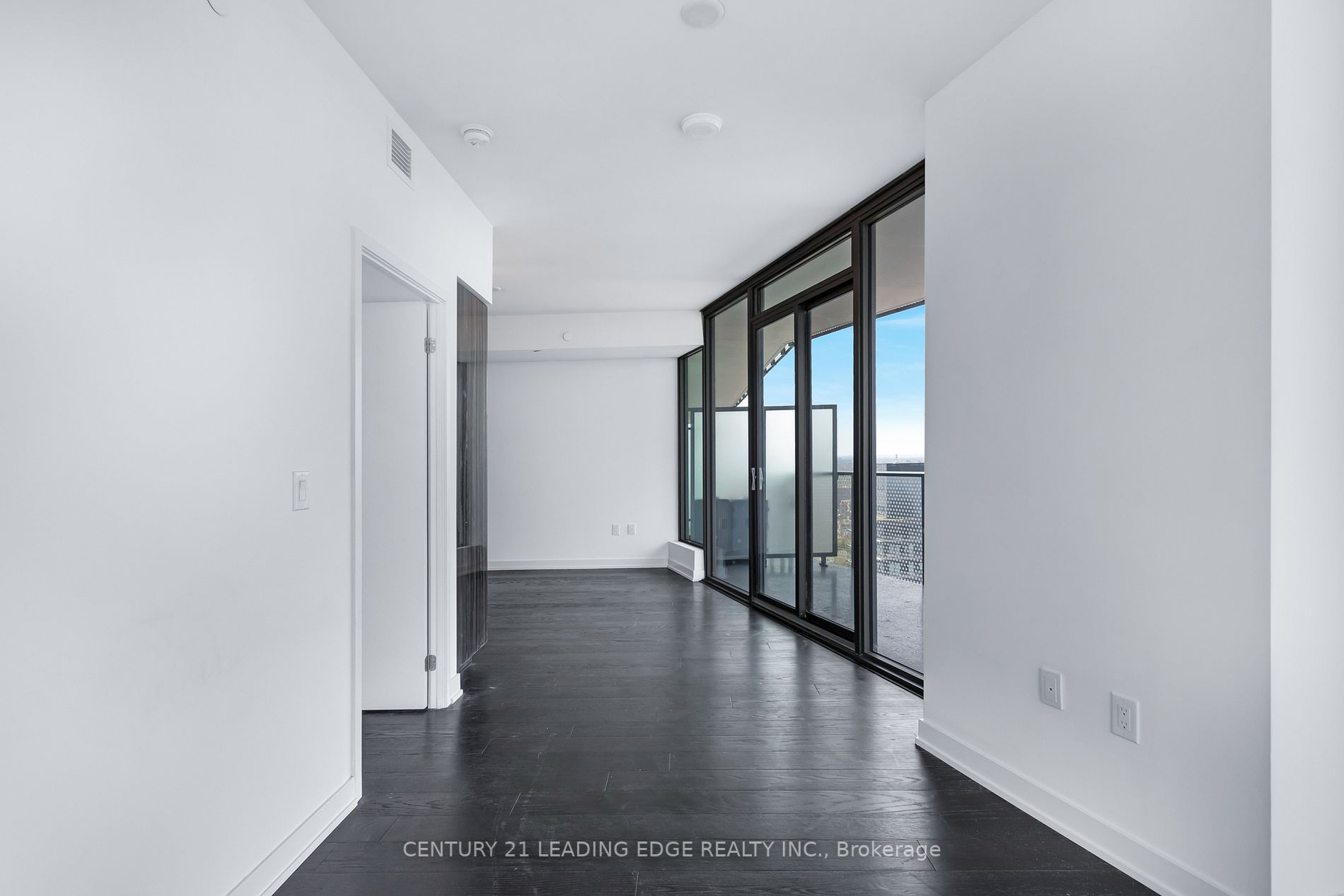 11 Wellesley St W, #4711