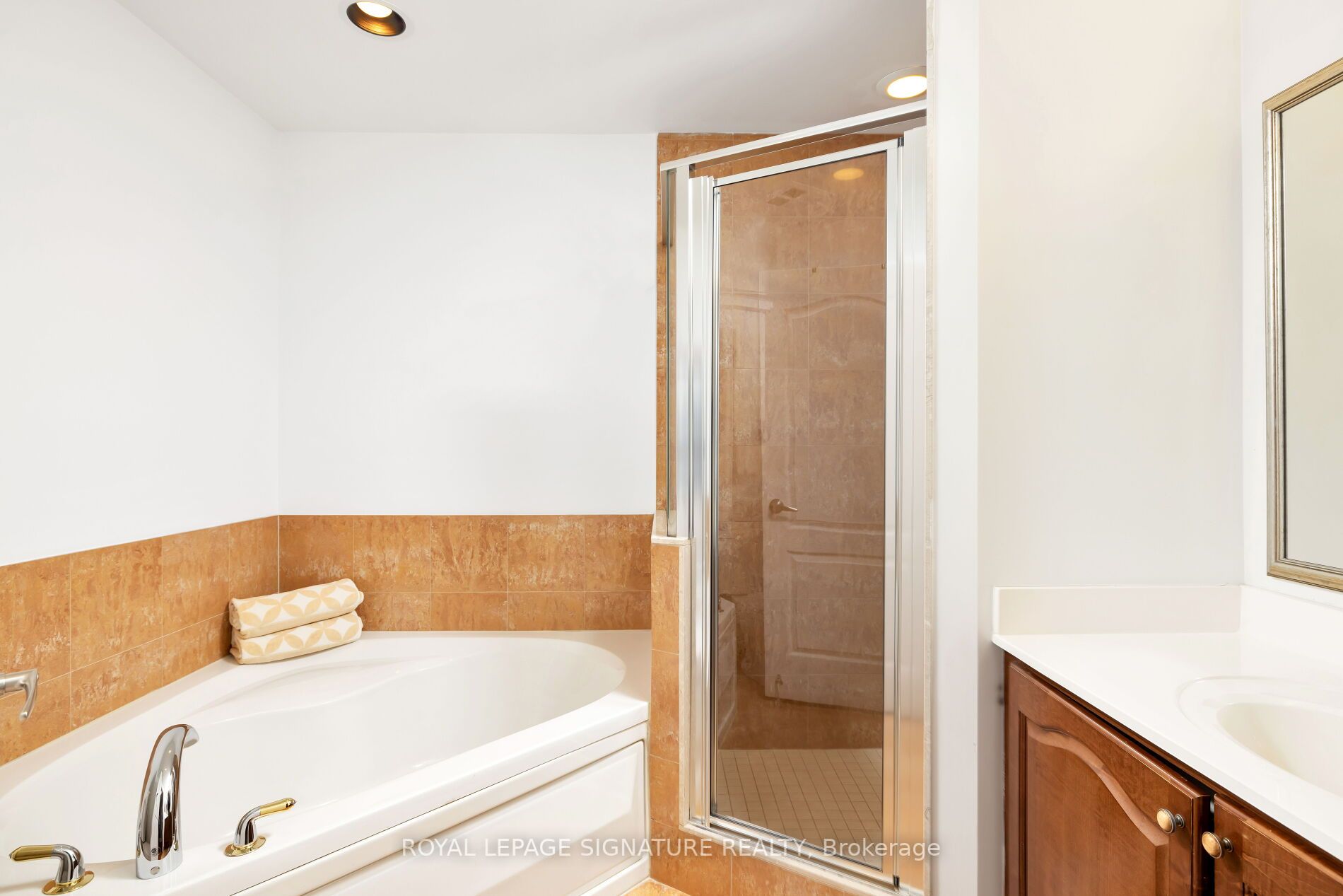 1101 Leslie St, #1006
