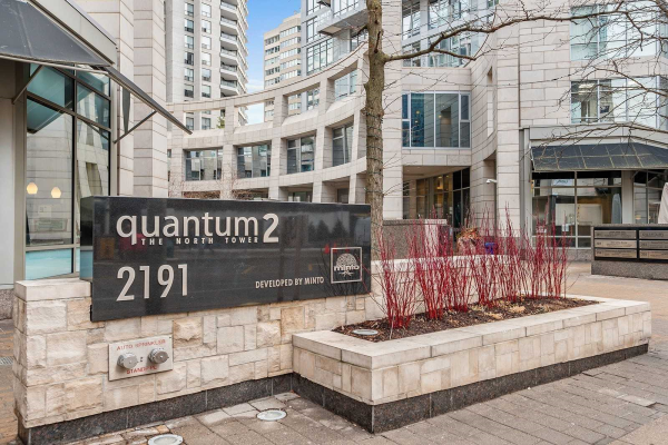 2191 Yonge St, Toronto