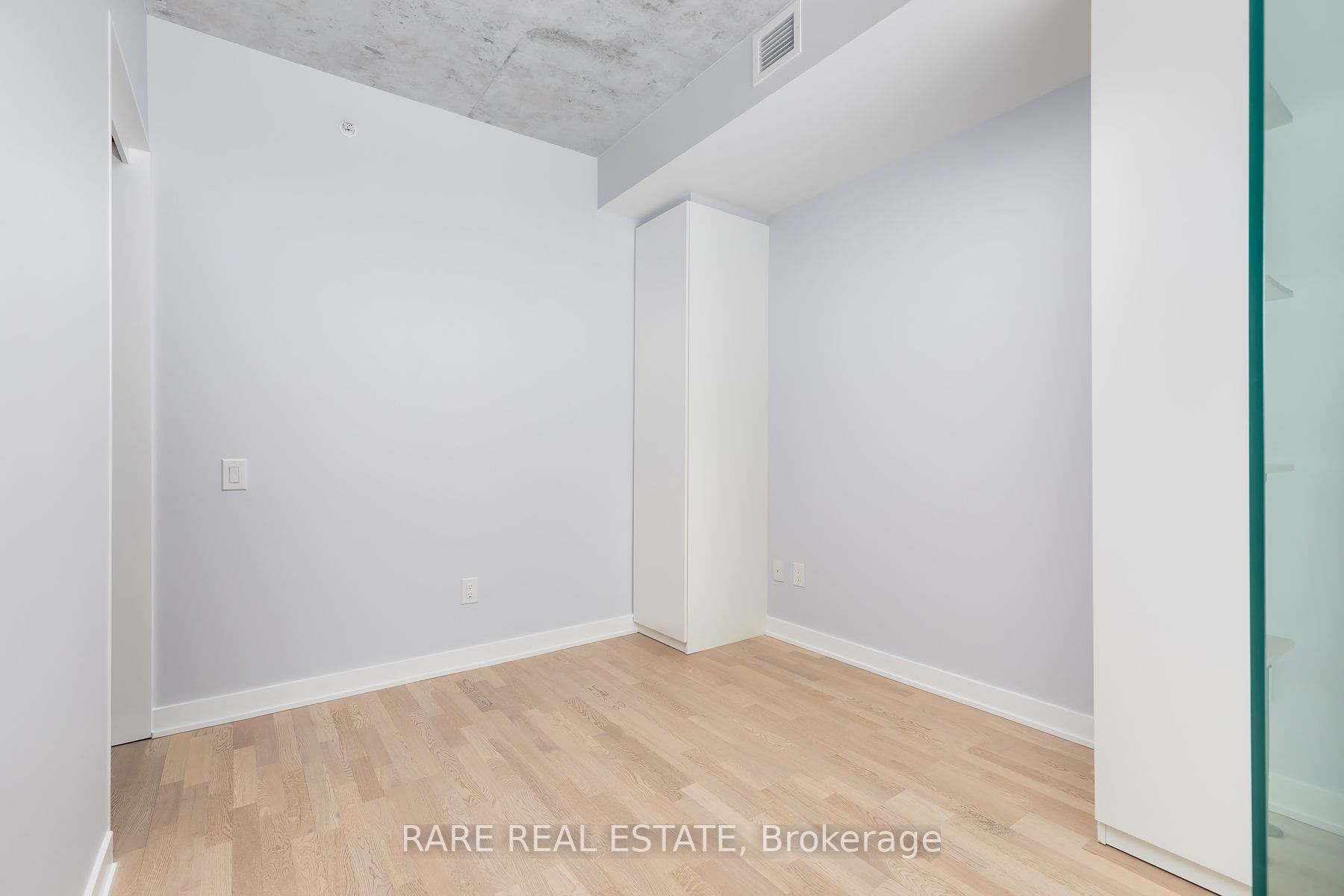 Listing C5973140 - Large Photo # 11