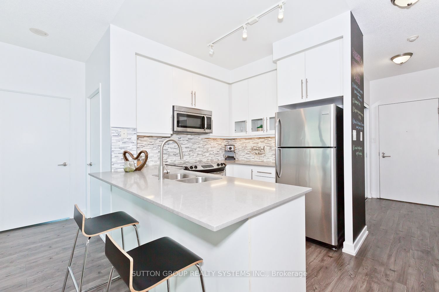 1171 Queen St W, #702