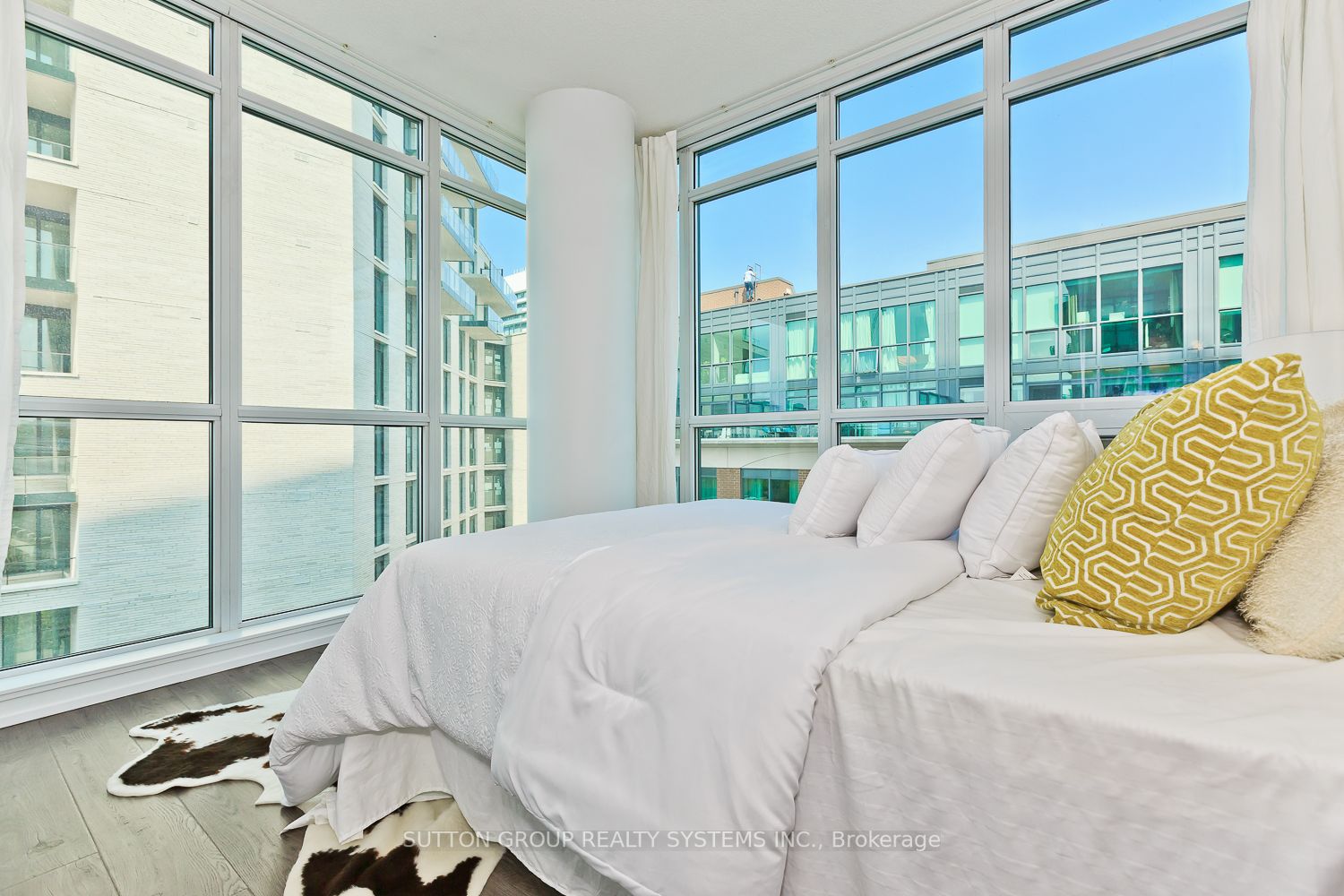1171 Queen St W, #702