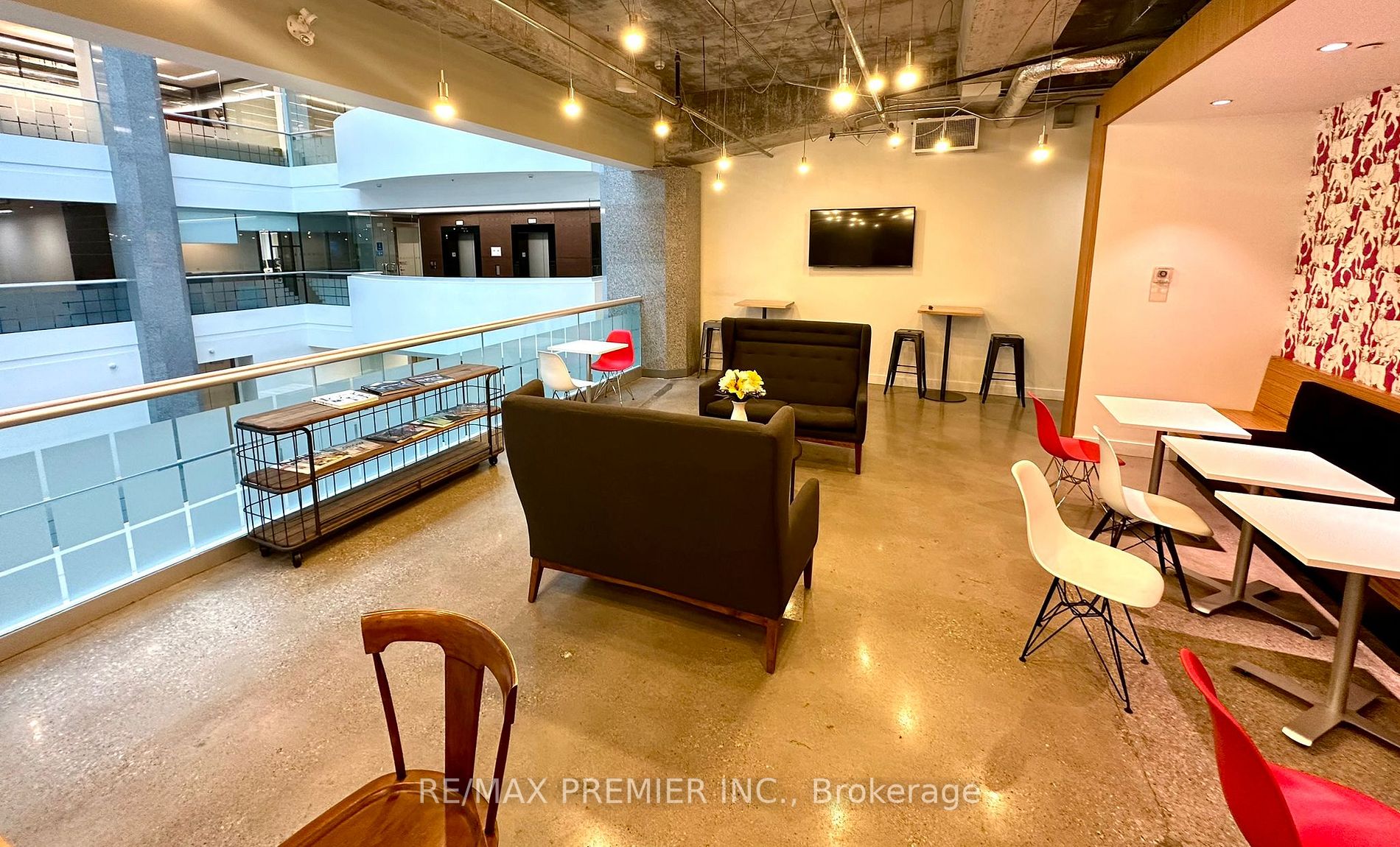 910 King St W, #400-36