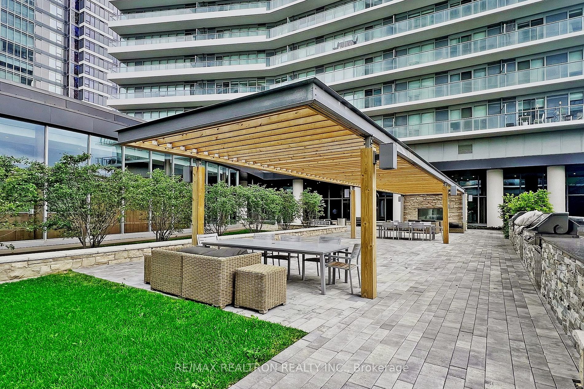 115 Mcmahon Drive, #2711