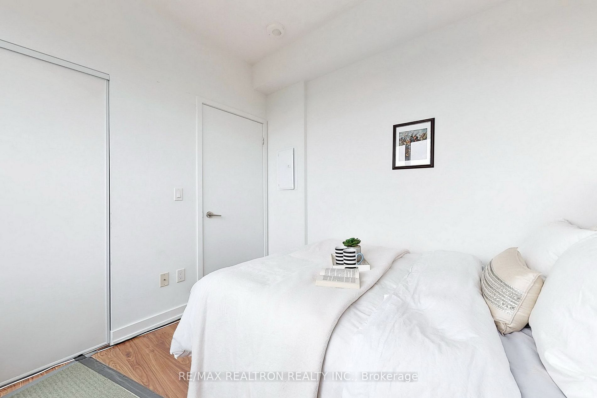 115 Mcmahon Drive, #2711