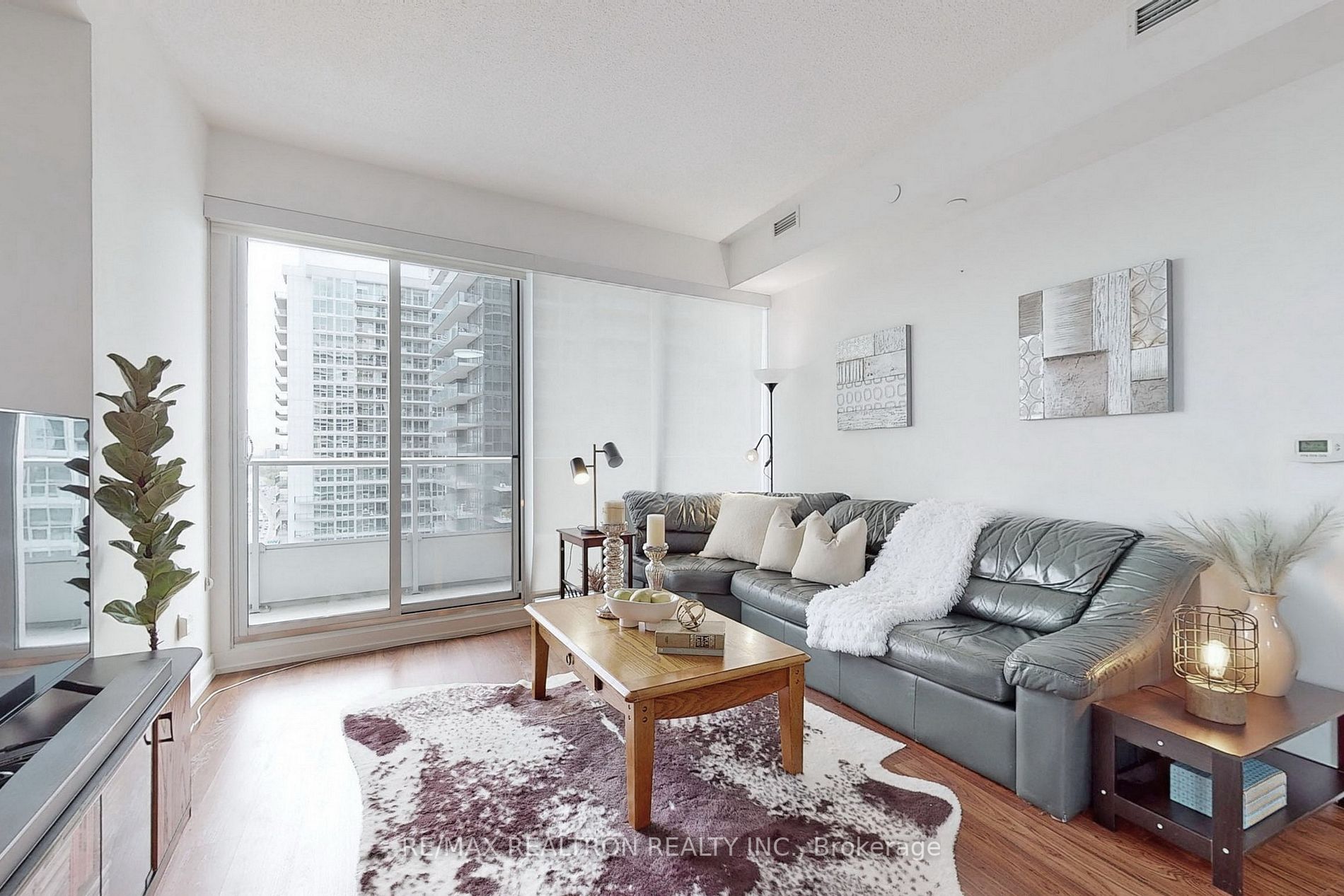 115 Mcmahon Drive, #2711