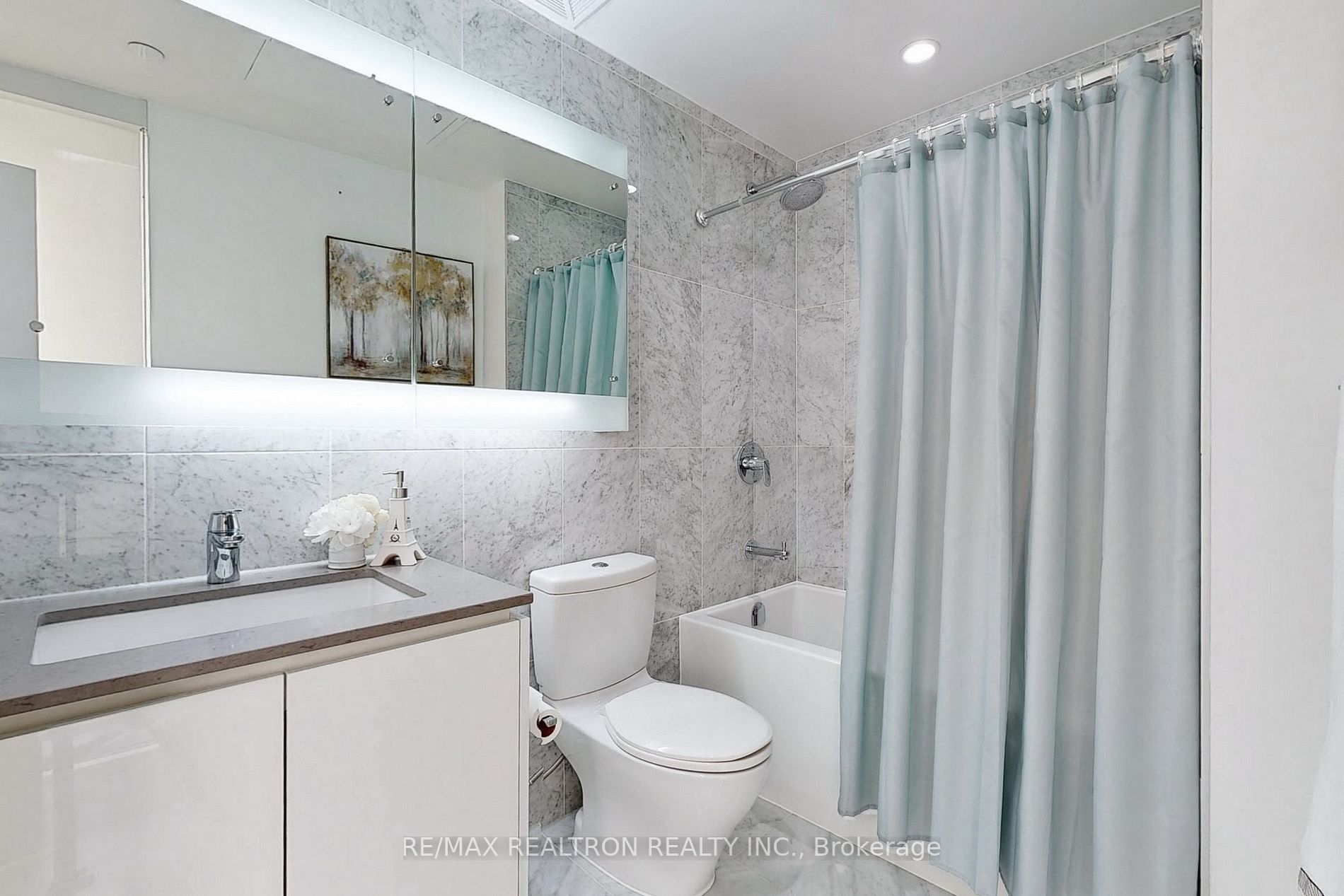 115 Mcmahon Drive, #2711