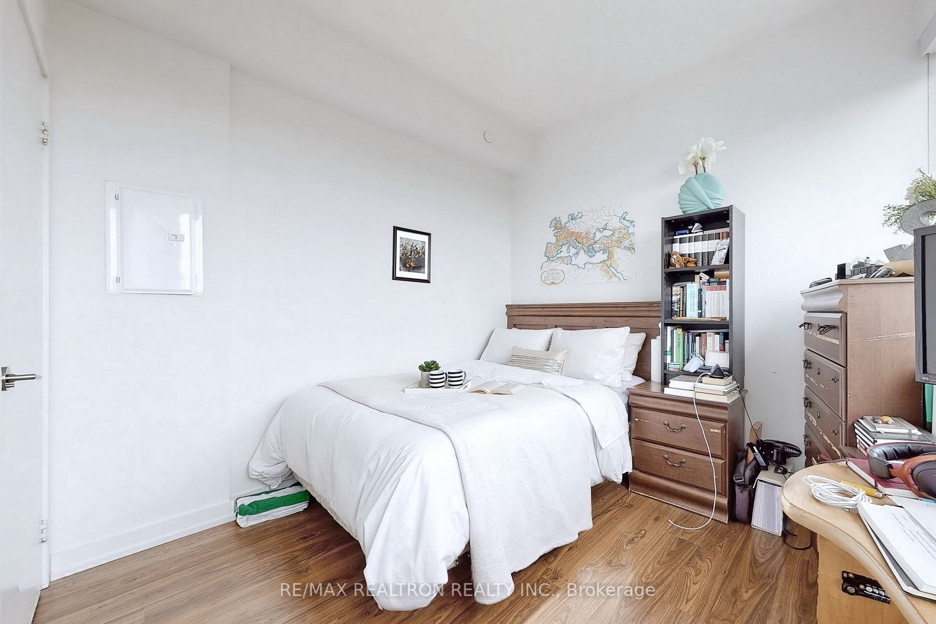 115 Mcmahon Drive, #2711