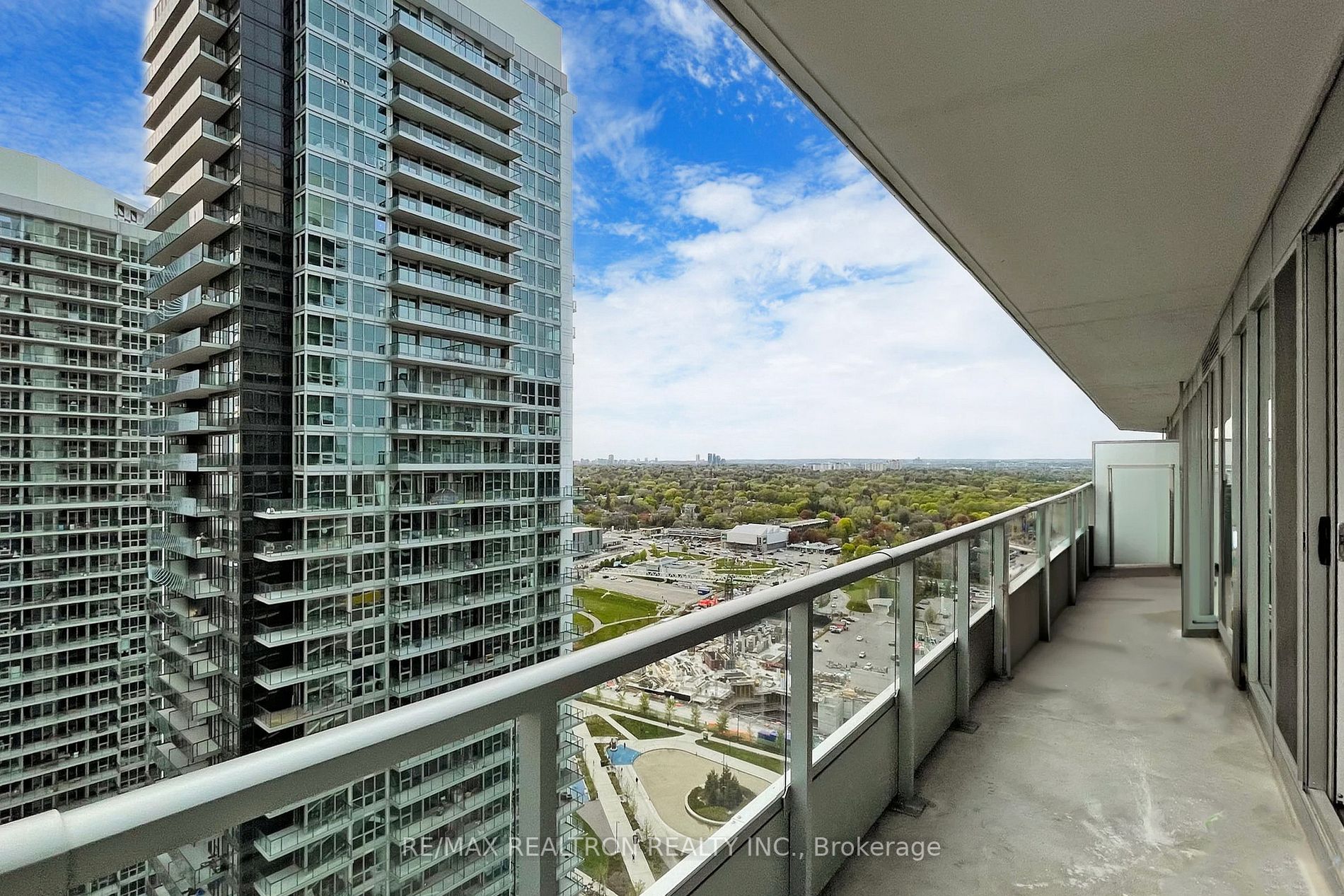 115 Mcmahon Drive, #2711