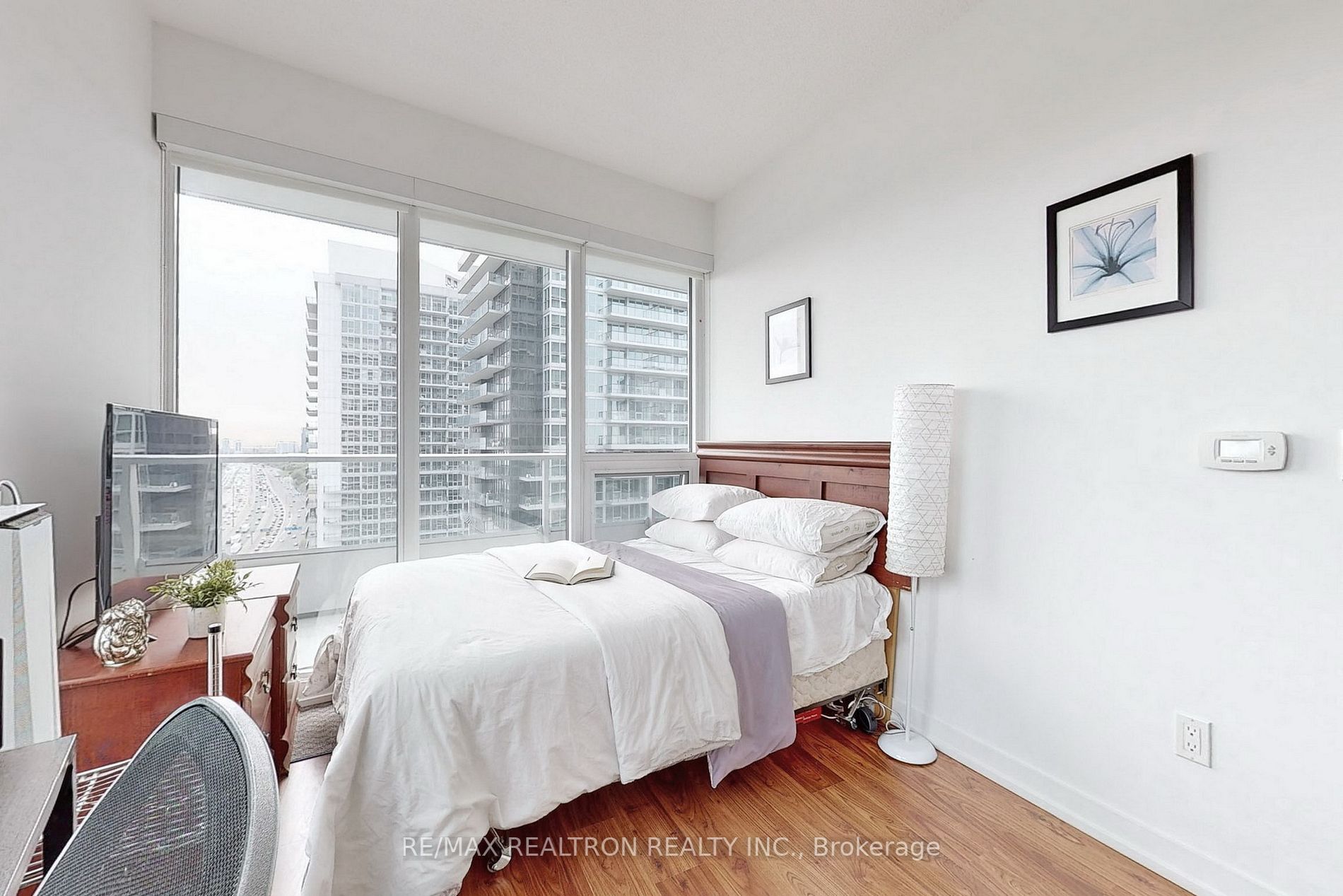 115 Mcmahon Drive, #2711