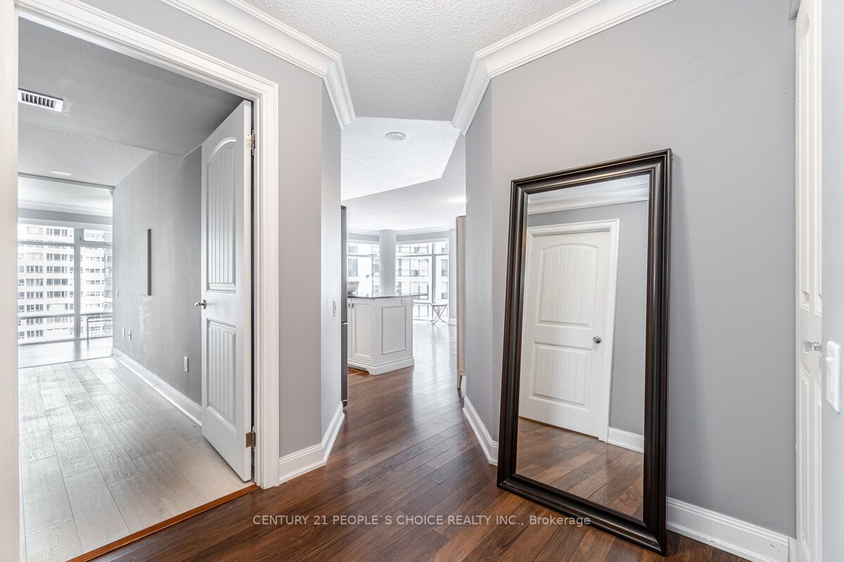 2191 Yonge St, #902