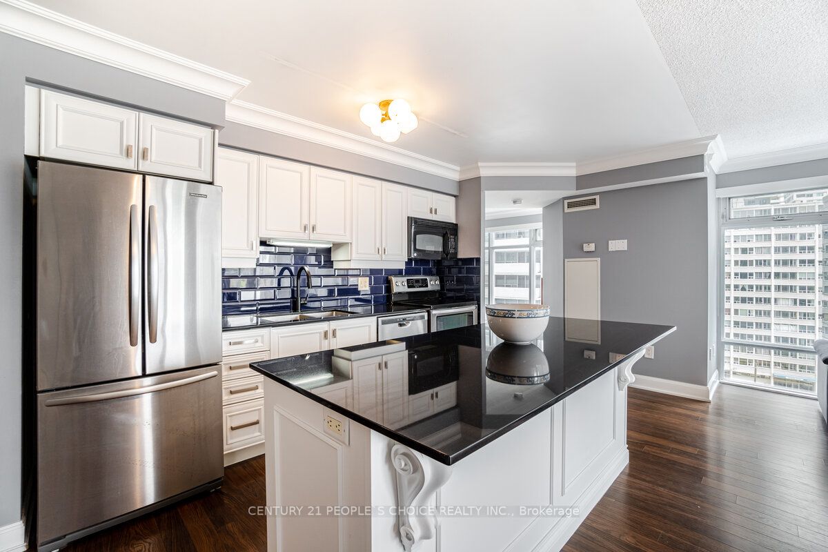 2191 Yonge St, #902