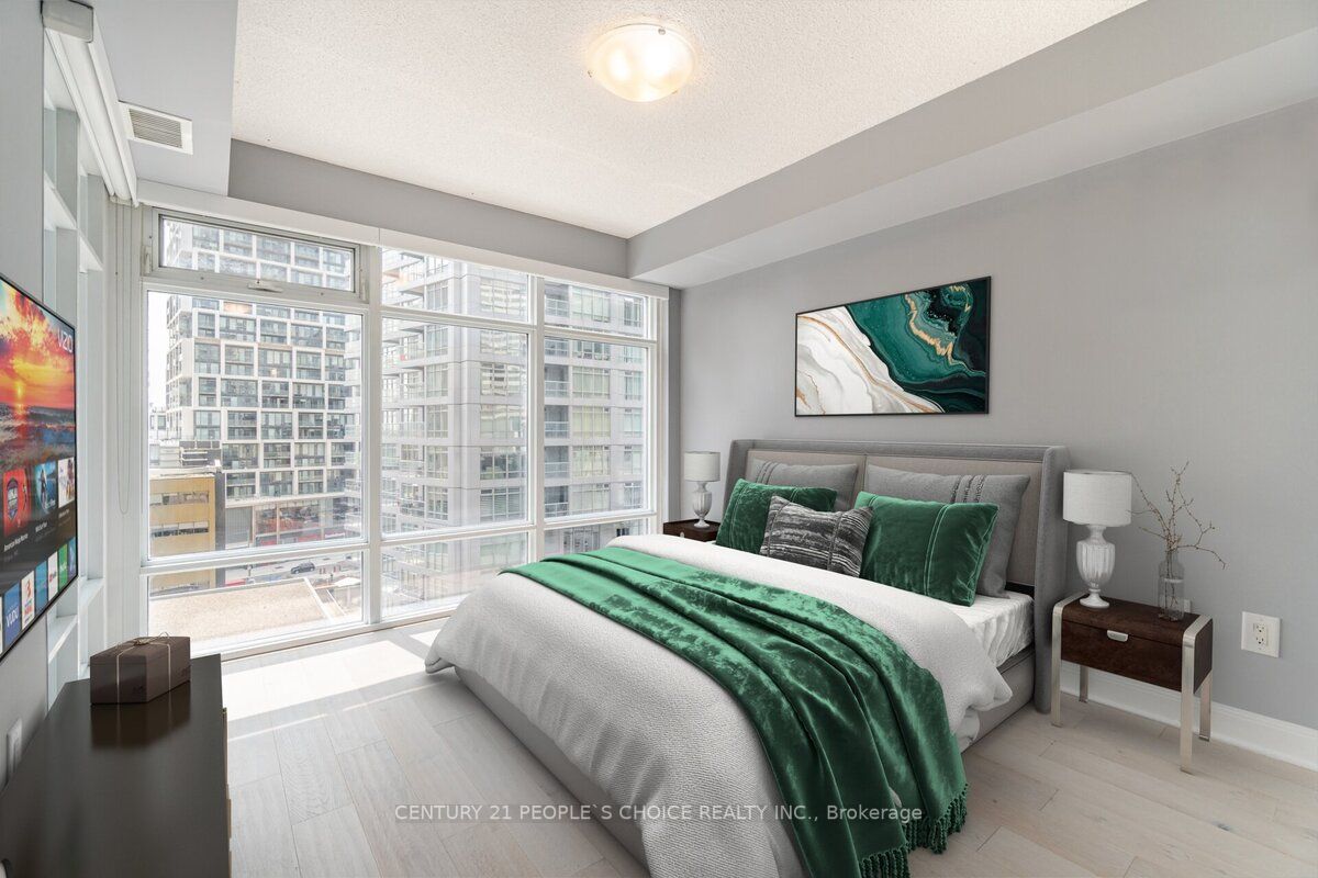 2191 Yonge St, #902