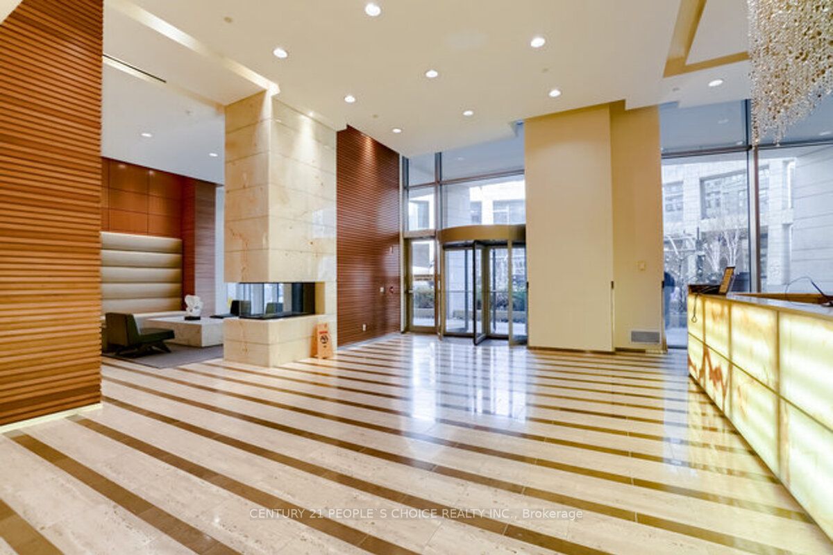 2191 Yonge St, #902