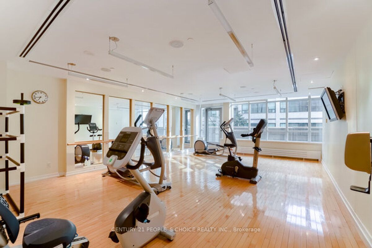 2191 Yonge St, #902