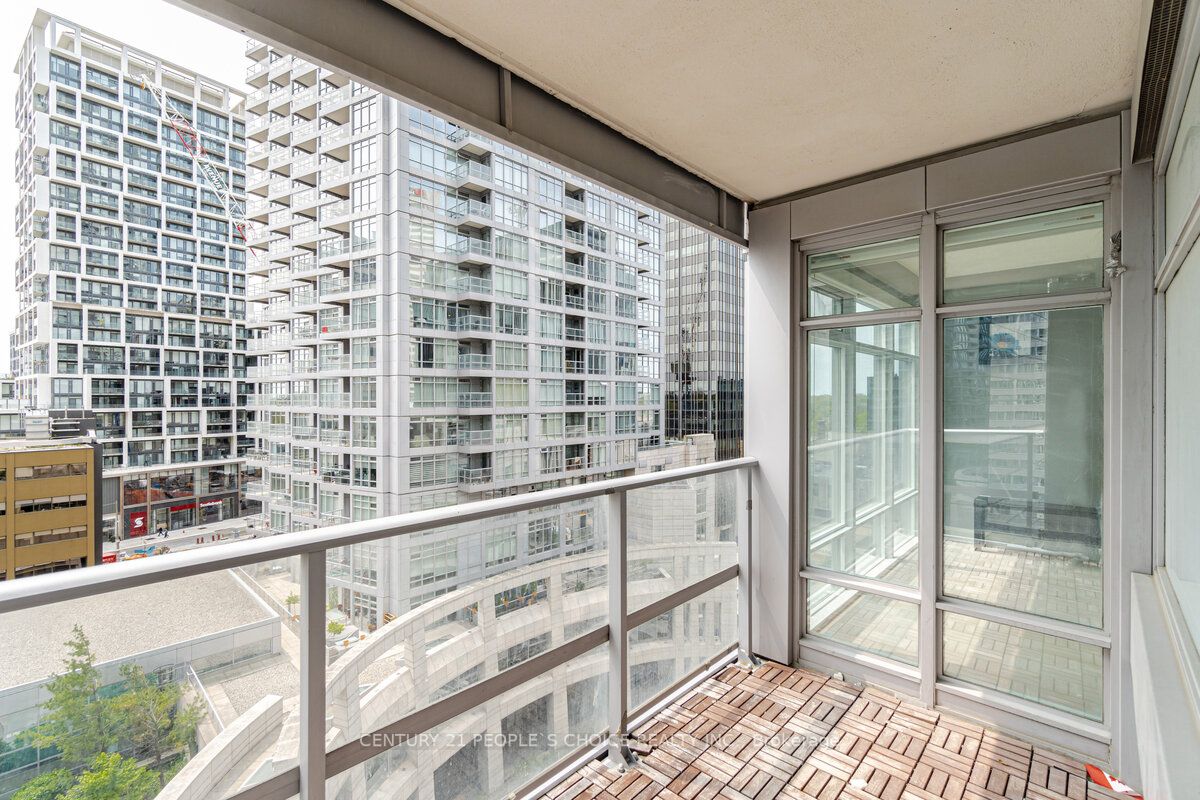 2191 Yonge St, #902