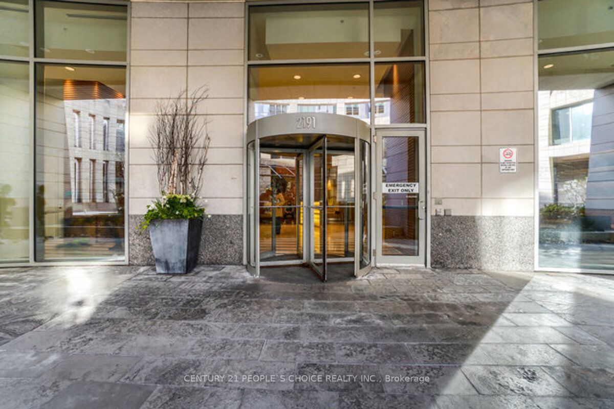 2191 Yonge St, #902