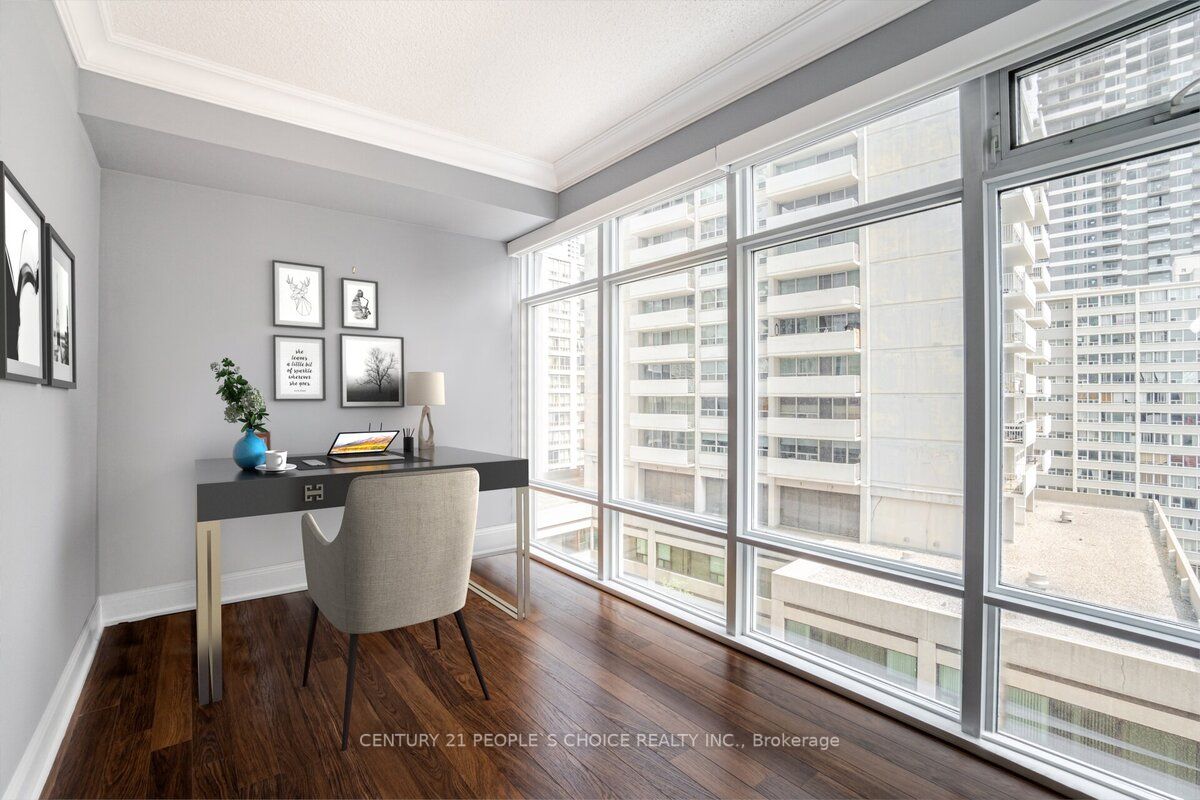 2191 Yonge St, #902