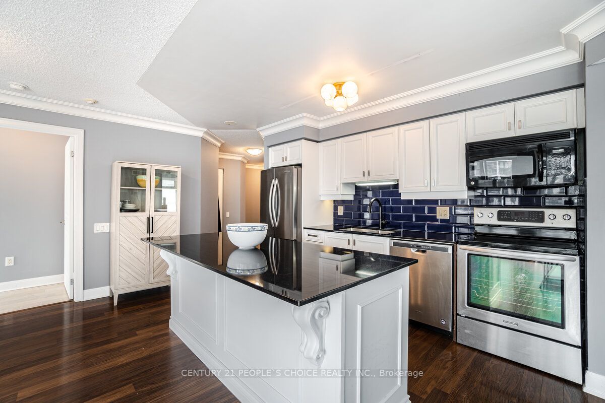2191 Yonge St, #902