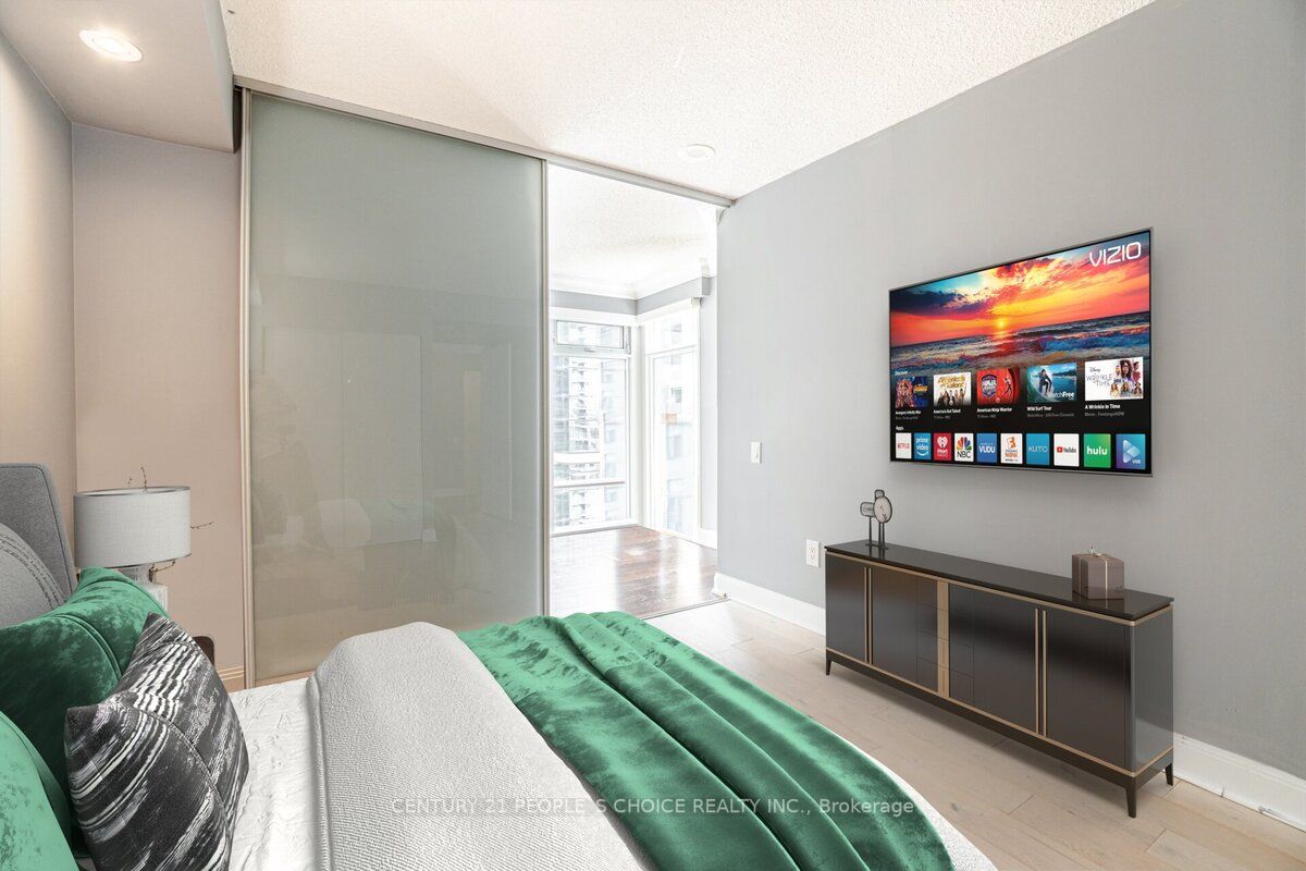 2191 Yonge St, #902