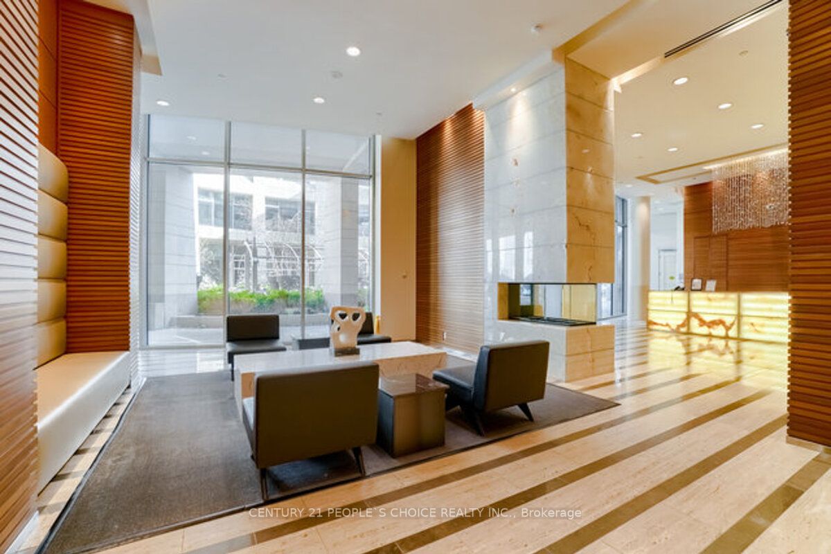 2191 Yonge St, #902