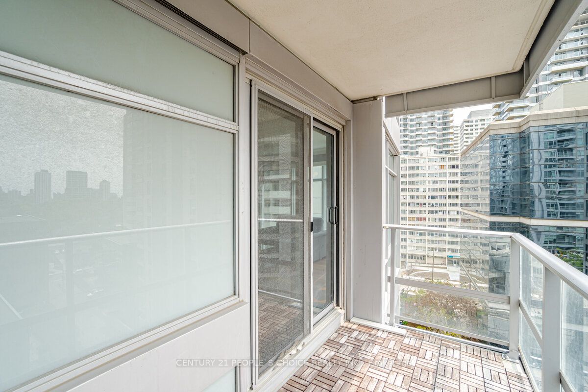 2191 Yonge St, #902