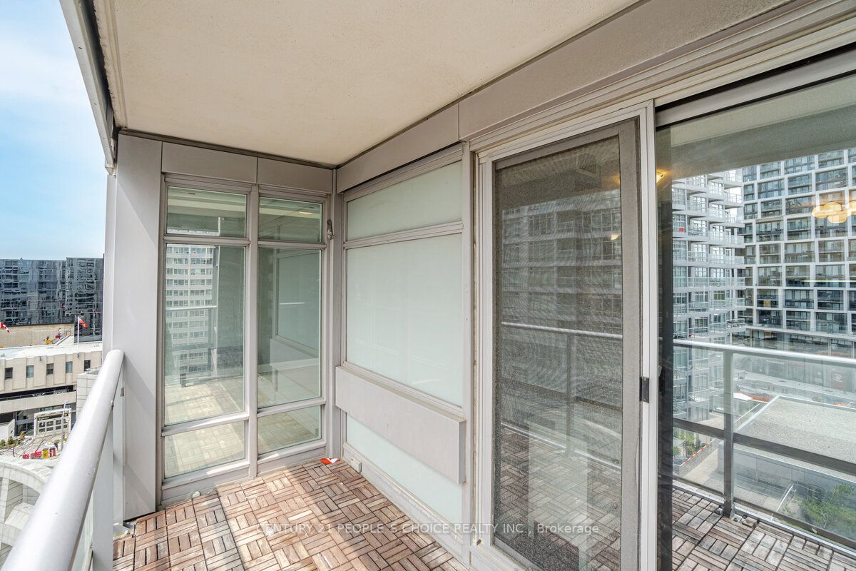 2191 Yonge St, #902